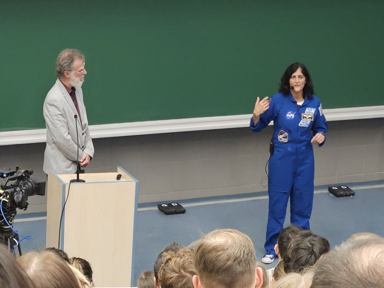 sunita-williams, oš-turnišče