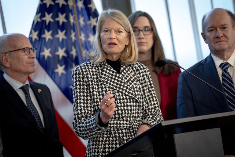 lisa murkowski, chris coons.jpg