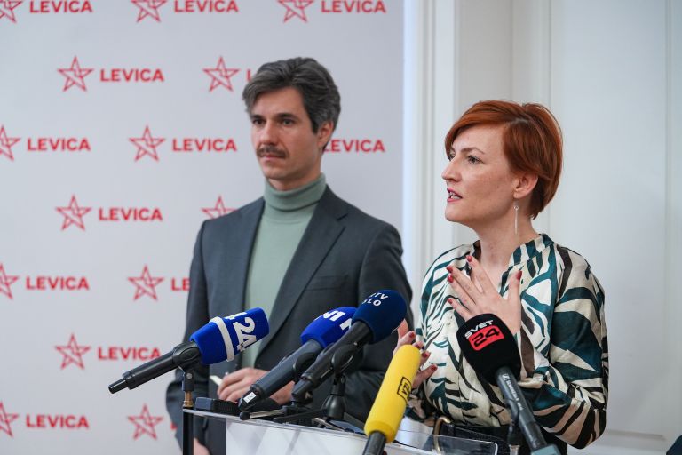 asta vrečko luka mesec