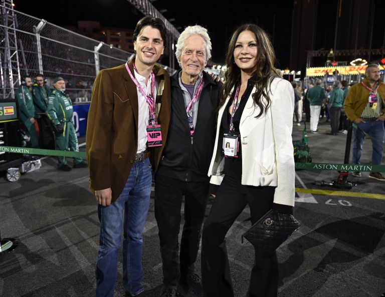 Dylan Douglas, Michael Douglas, Catherine Zeta Jones.jpg