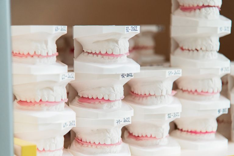 simbolična, zdravstveni-dom-gornja-radgona, ortodont, zobna-proteza, zobozdravnik, zobna-ambulanta