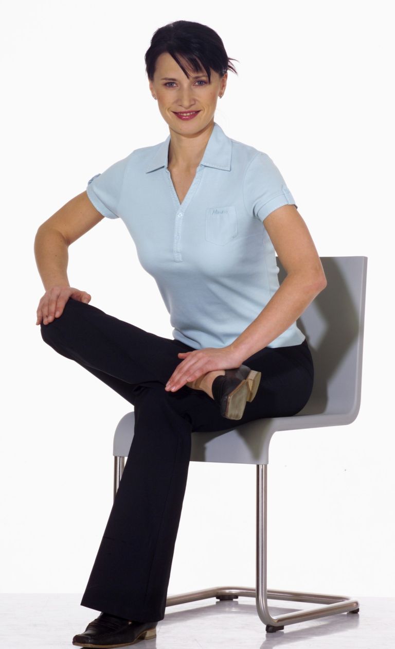 Raztezanje glutealnih mišic v sedečem položaju