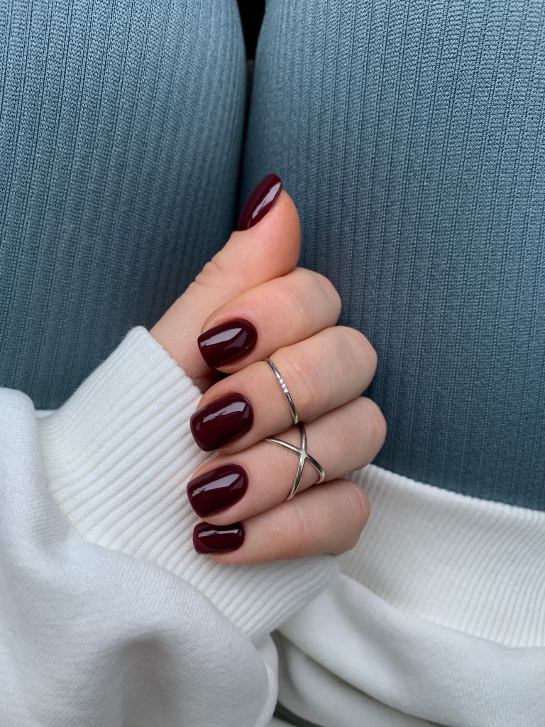 češnjevo rdeča, nohti