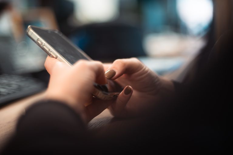 simbolična, spletni-komentarji, komentar, komentiranje, družbena-omrežja, trolanje, ekran, zaslon