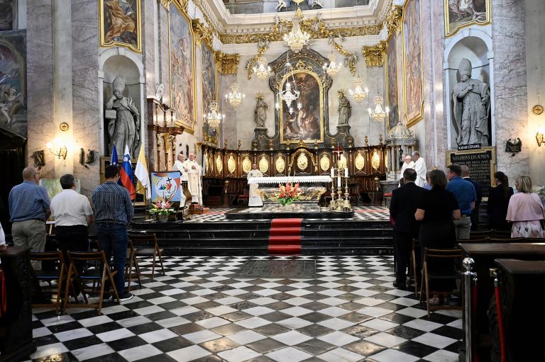 cerkec stolnica-SR.jpg