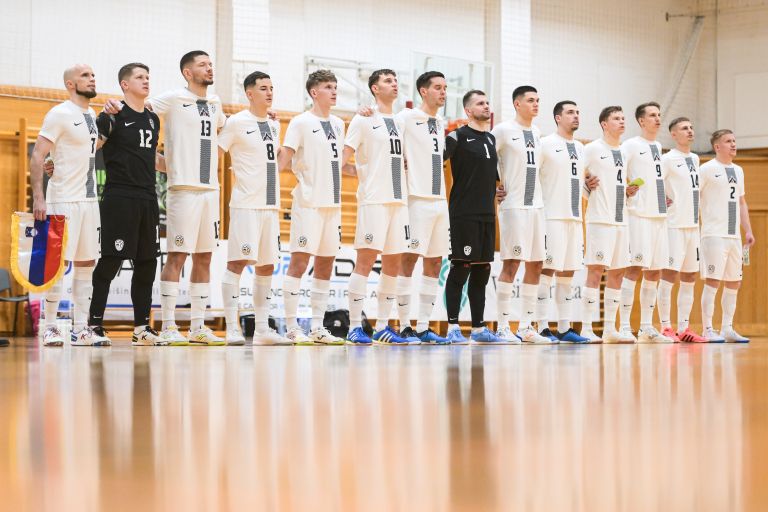 863-2-slovenija futsal ubodna.jpg