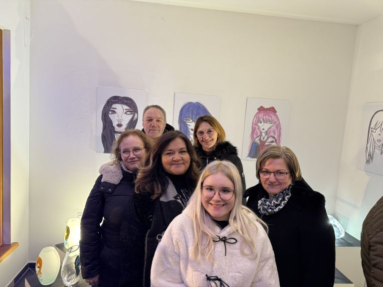 korina z ekipo šolskega centra.JPEG