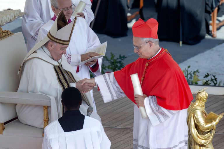 francisek in cardinal  Robert Prevostprofimedia-0999325009.jpg