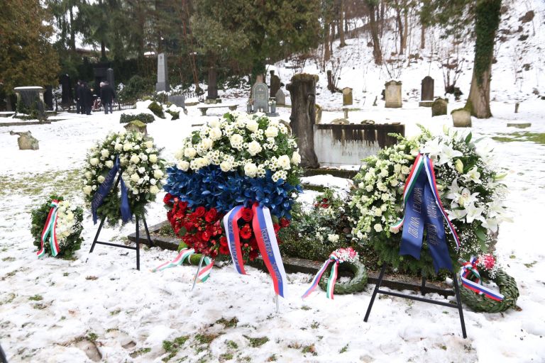 dan-spomina-na-zrtve-holokavsta, judovsko-pokopalisce, dolga-vas, polaganje-vencev