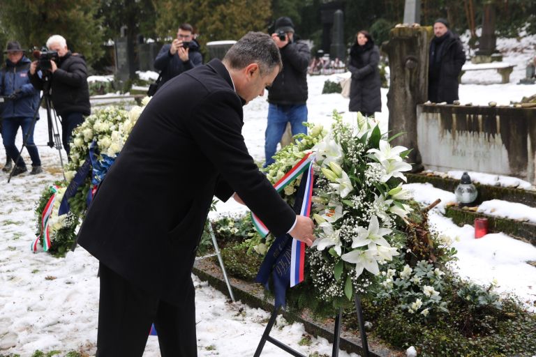 dan-spomina-na-zrtve-holokavsta, judovsko-pokopalisce, dolga-vas, polaganje-vencev