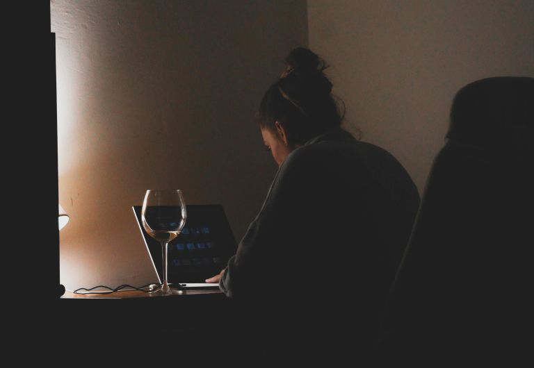 zvečer na računalniku