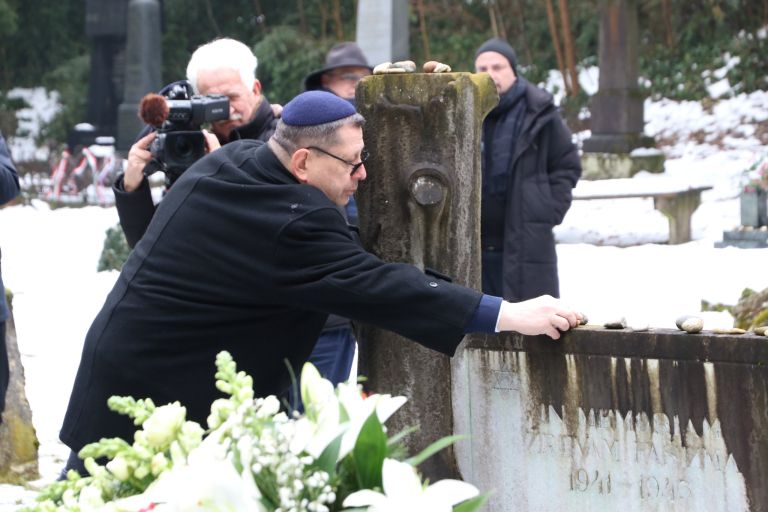 dan-spomina-na-zrtve-holokavsta, judovsko-pokopalisce, dolga-vas, polaganje-vencev