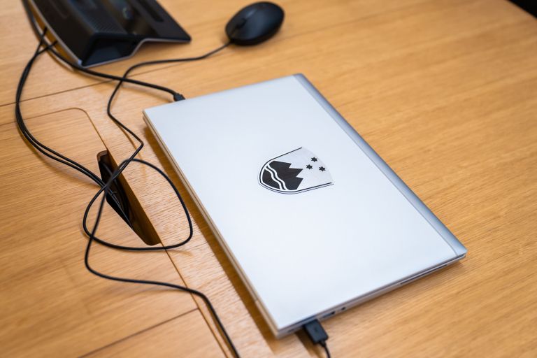 vlada, prenosnik, računalnik, novinarska konferenca, splošna