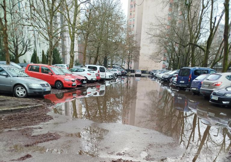 poplavljeno-parkirisce, gotska-ulica