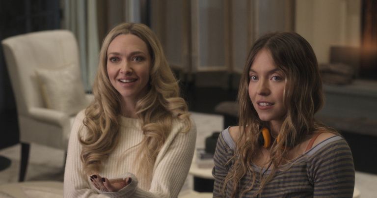 Amanda Seyfried, Sydney Sweeney.jpg