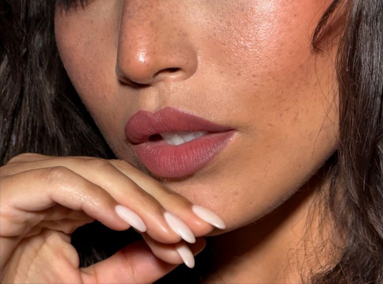 Lica, ličenje, ustnice, pege