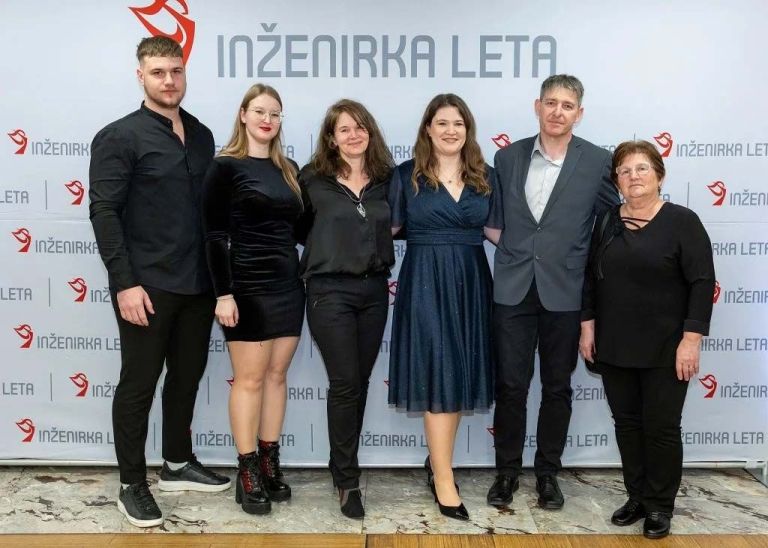 rebeka-pacek, inzenirka-leta