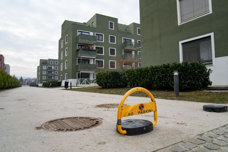 kolicki, soseska, zapora, dostop