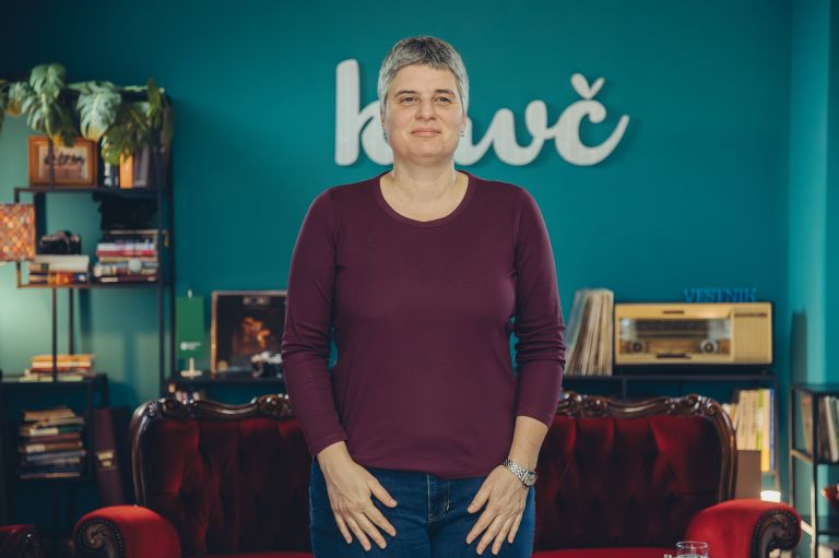 jelka-pšajd, kavč, podkast