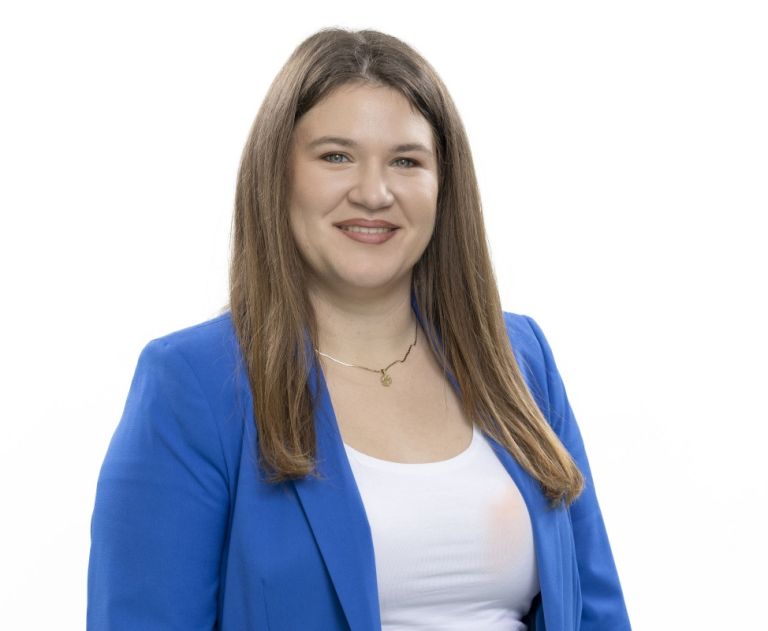 rebeka-pacek, inzenirka-leta