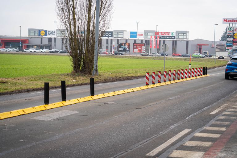 ovira-na-cesti, eurospin-murska-sobota, cesta