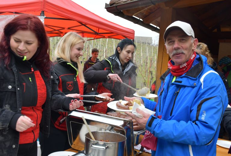 30-pohod-s-cvickom-med-vinogradi