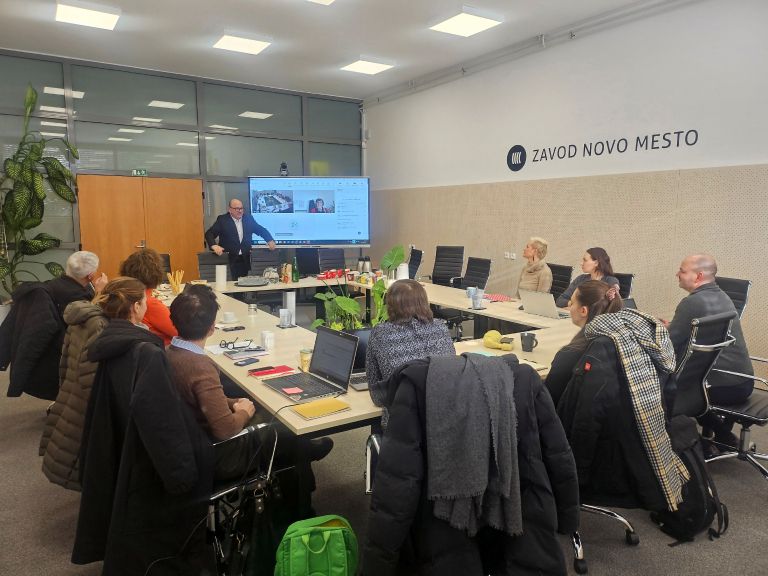 Predstavniki projekta KUV+ na sestanku v KCJT - foto ZNM.jpg