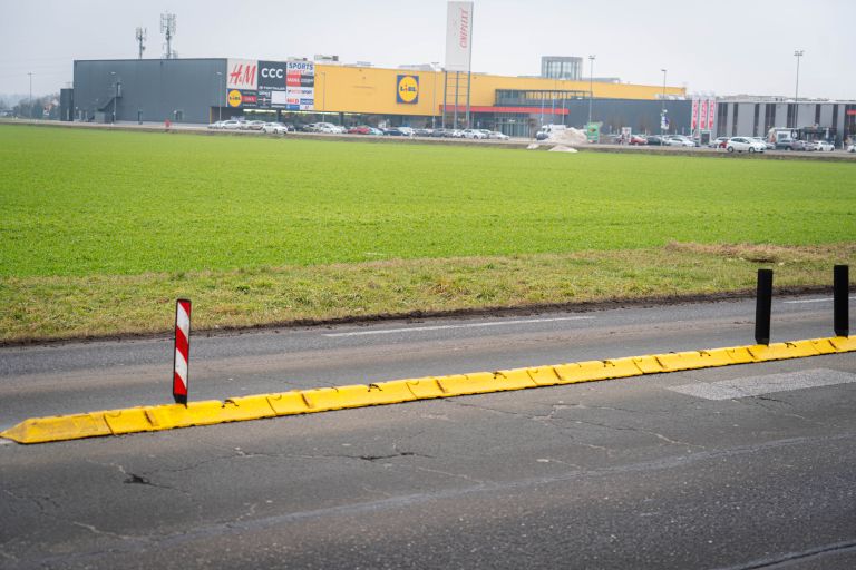 ovira-na-cesti, eurospin-murska-sobota, cesta