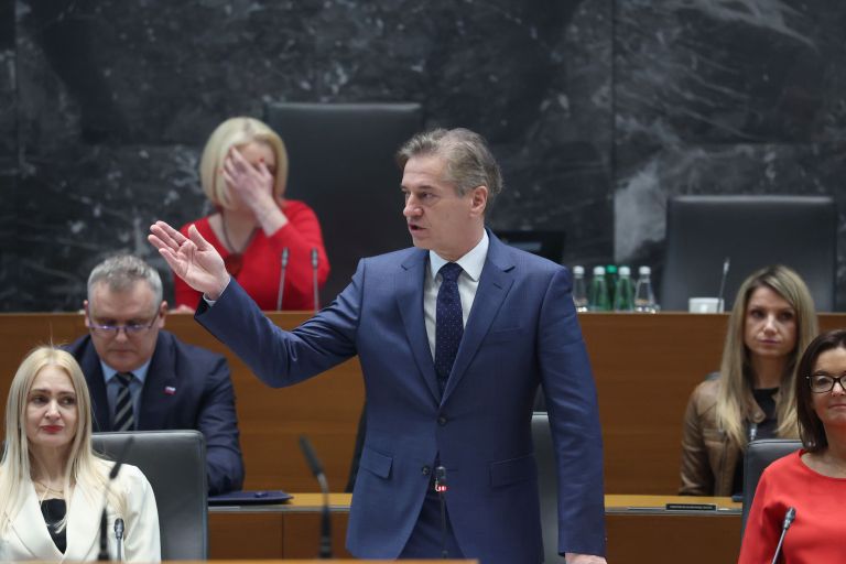 robert golob parlament.jpg