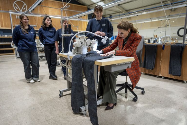 Kate Middleton, Wales, oranžna (2).jpg