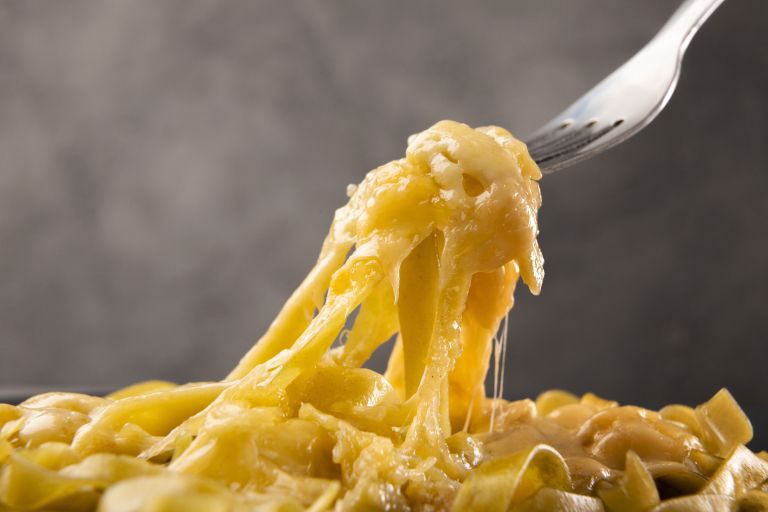 close-up-melted-mac-cheese.jpg