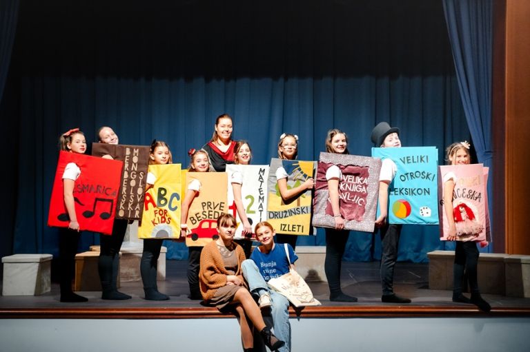 zgodbe-s-knjizne-police