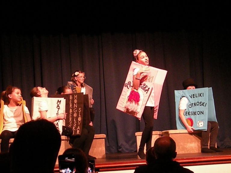 zgodbe-s-knjizne-police