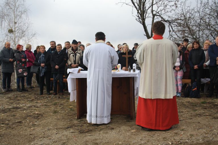 romarji-po-jakobovi-poti-na-malem-vrhu, pepi-radic, gradili-bodo-novo-cerkev-svetega-jakoba