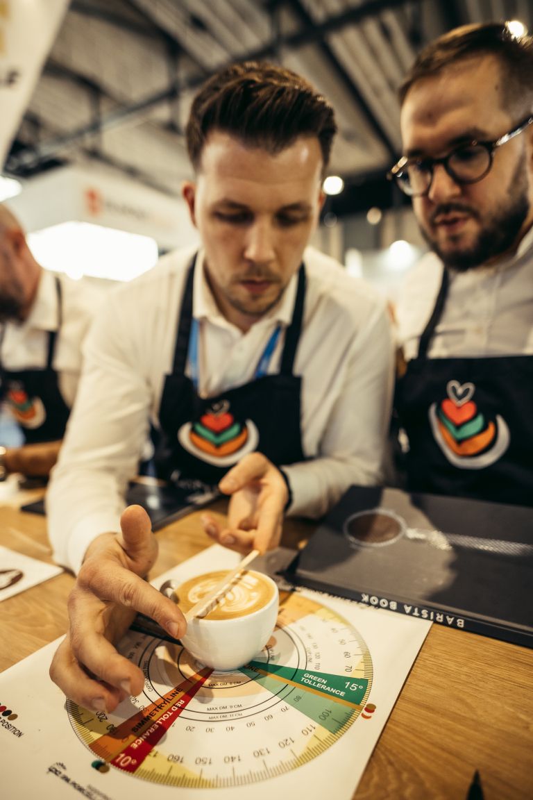 LAGS Sodniki med ocenjevanjem.jpg