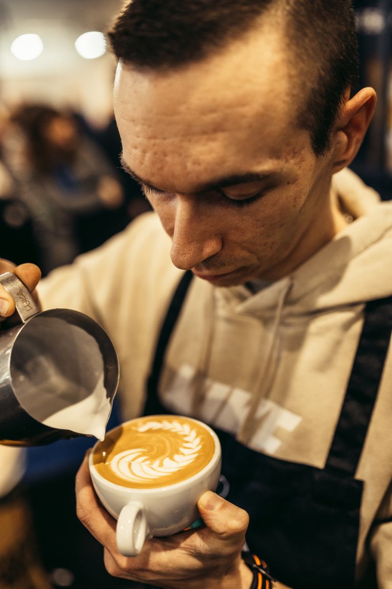 LAGS Žan Leski med risanjem vzorca.jpg