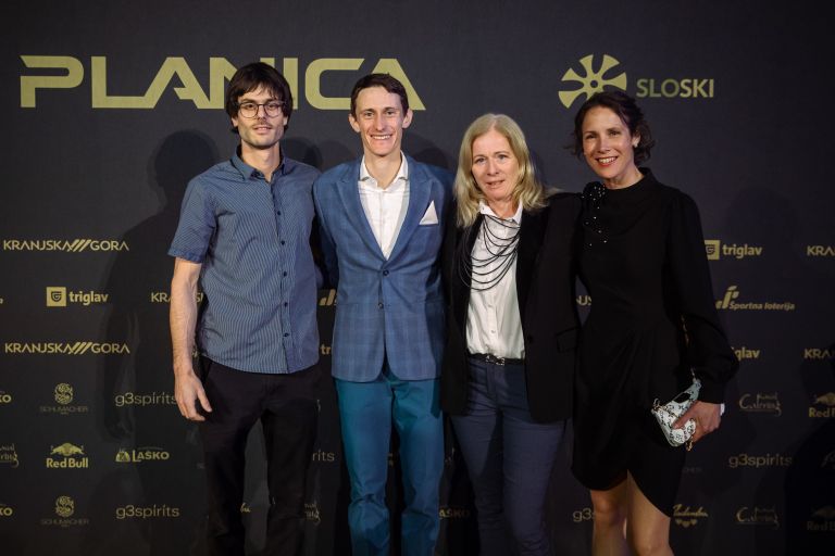 Rok Benkovič, Peter Prevc, Polona Bertoncelj in Sara Benkovič