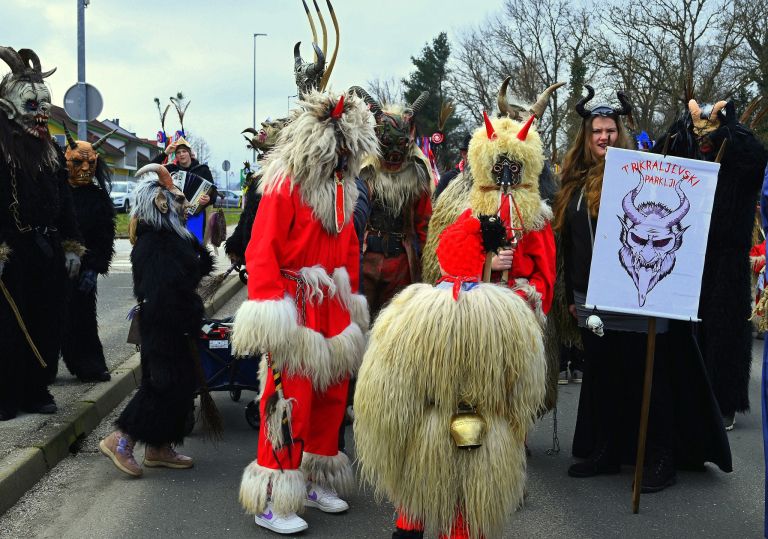 ktd-hudic-in-jezevka, pustna-povorka, apace