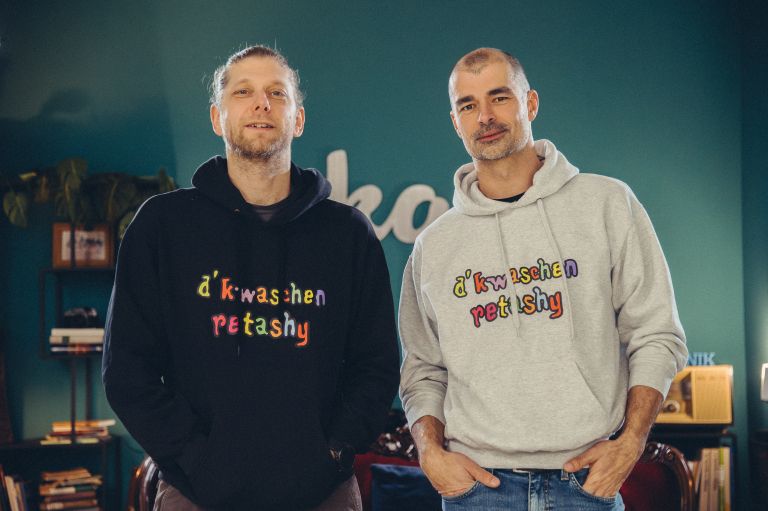 primož-dani, miran-camplin, d'kwaschen-retashy, kavč, podkast