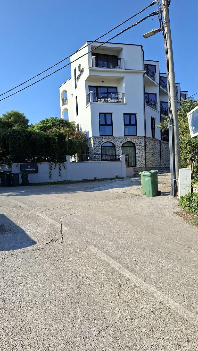 hotel stari dvor ugljan.jpg