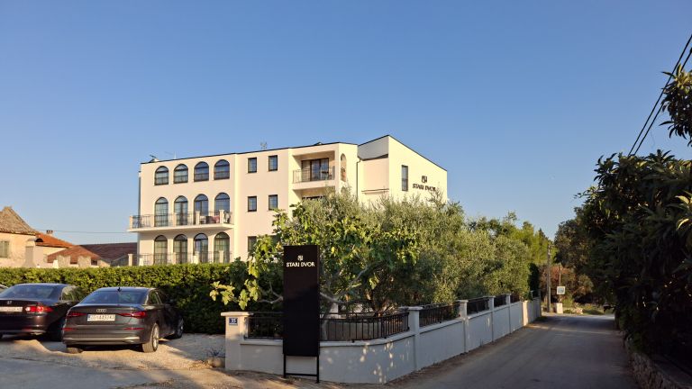 hotel stari dvor ugljan.jpg