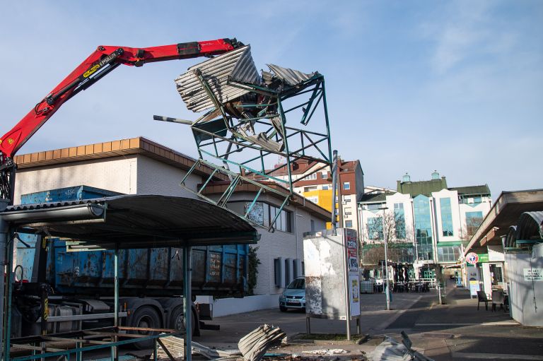 odstranitev-stojnic-s-tržnice, tržnica, stojnice, komunala-murska-sobota