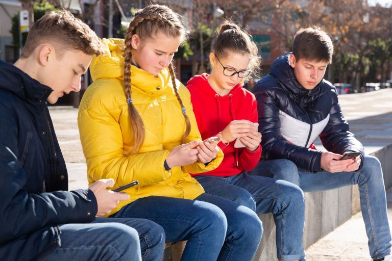 phubbing med mladostniki