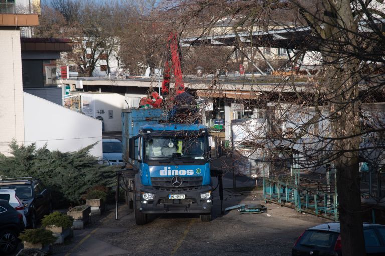 odstranitev-stojnic-s-tržnice, tržnica, stojnice, komunala-murska-sobota