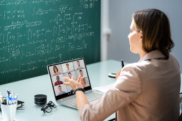 sestanek prek spleta