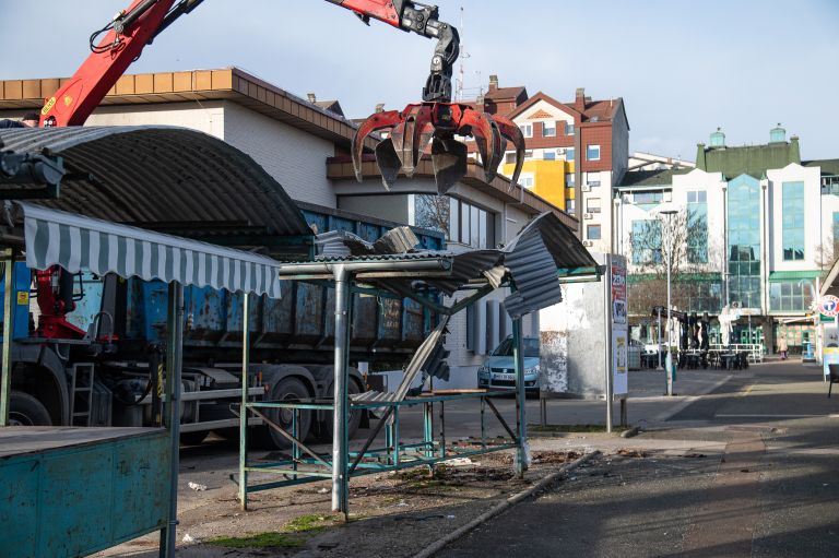 odstranitev-stojnic-s-tržnice, tržnica, stojnice, komunala-murska-sobota