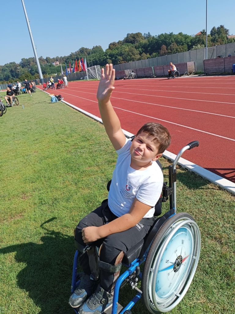 Nail je pri 16 mesecih zbolel za nevroblastomom v 4. stadiju in zaradi zaradi operacije tumorja ostal paraplegik.jpg