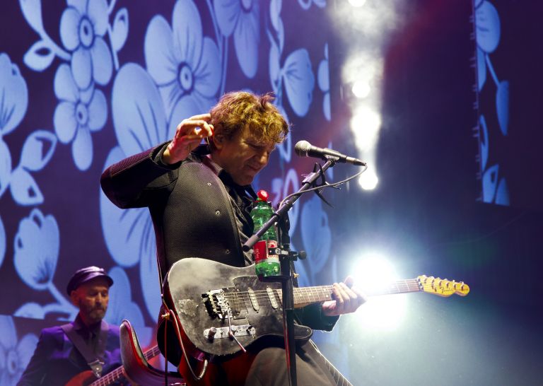 Goran Bregović na odru brez nostalgije, samo z glasbo, ki še vedno stoji trdno in glasno.