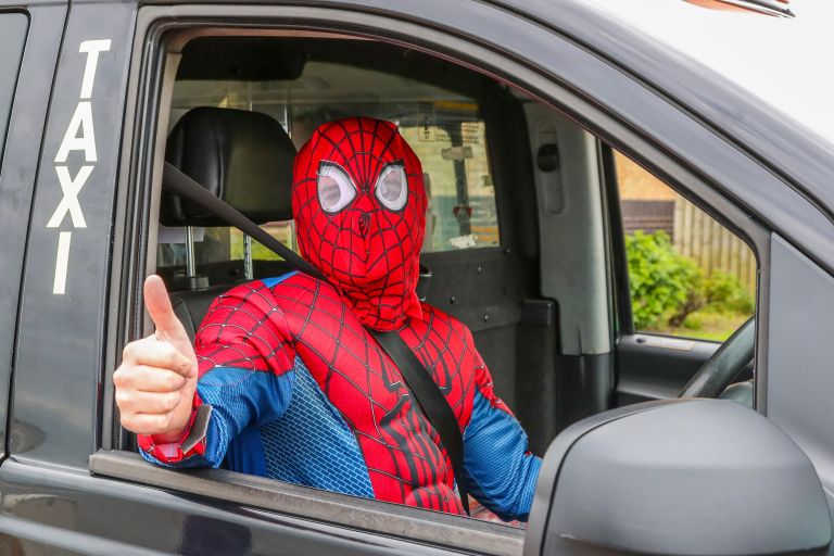 maska, avtomobil, voznik