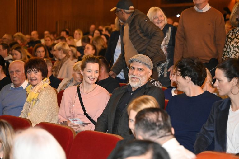 Sebastian Cavazza in Ajda Smrekar (2).jpg